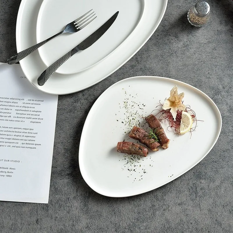 Czysto biały trójkątny talerz  – Home Cooking Steak recenzja i cena